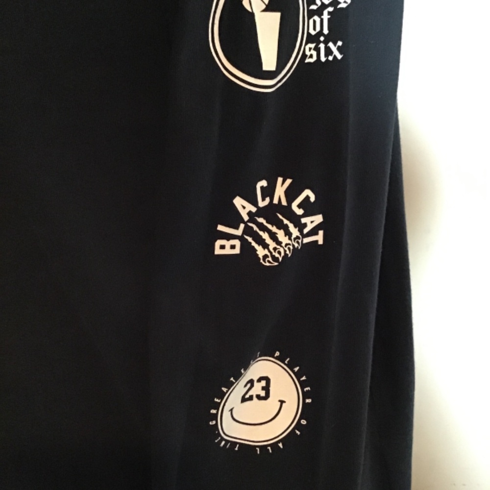 🔥#496 Jordan, unisex, large, see pics. 1 hole on left sleeve, good condition 😎 - Picture 4 of 8